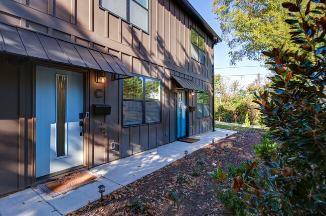 Building Photo - 816 Shull St