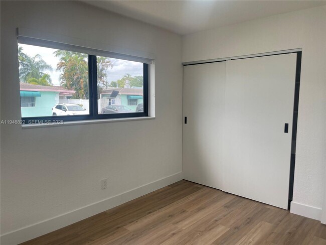 Building Photo - 1201 N 16th Ave