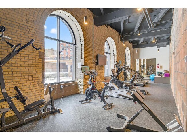 Building Photo - 404 N Washington Ave