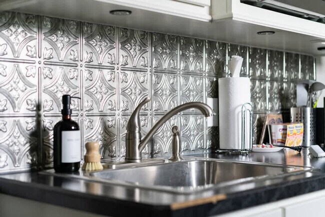 Building Photo - 605 Dennison Ave