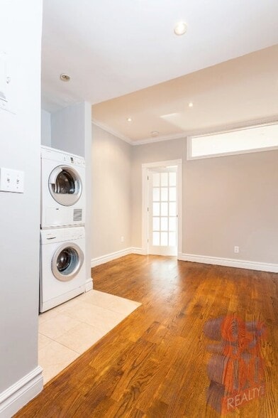 Building Photo - 213 E 26th St