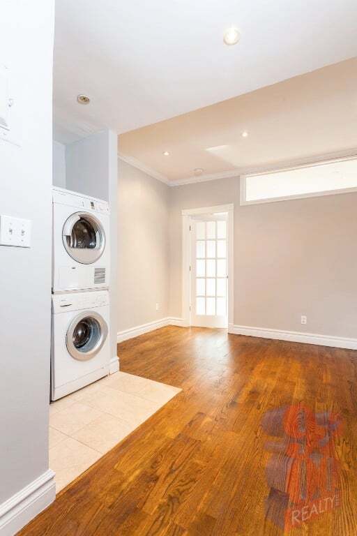 Building Photo - 213 E 26th St