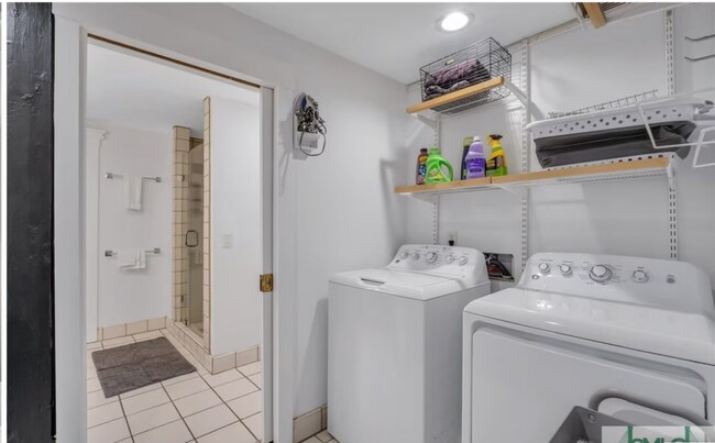 Building Photo - 2 BED | 2 BATH | DOWNTOWN CONDO