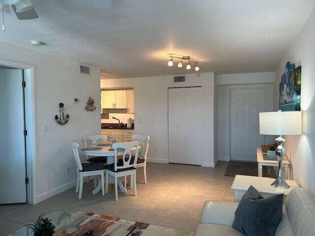 Building Photo - 303 Audubon Drive Unit 202