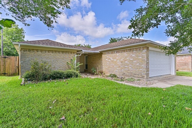 Building Photo - 1113 N Heron Dr