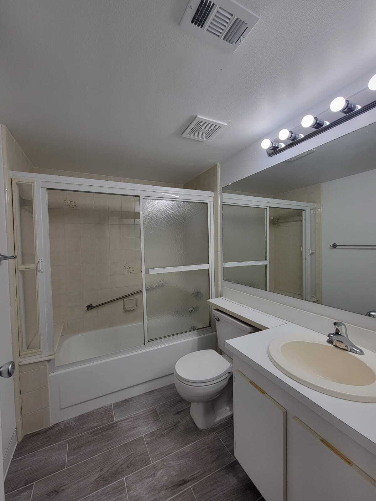 Building Photo - 9610 Green Cypress Ln