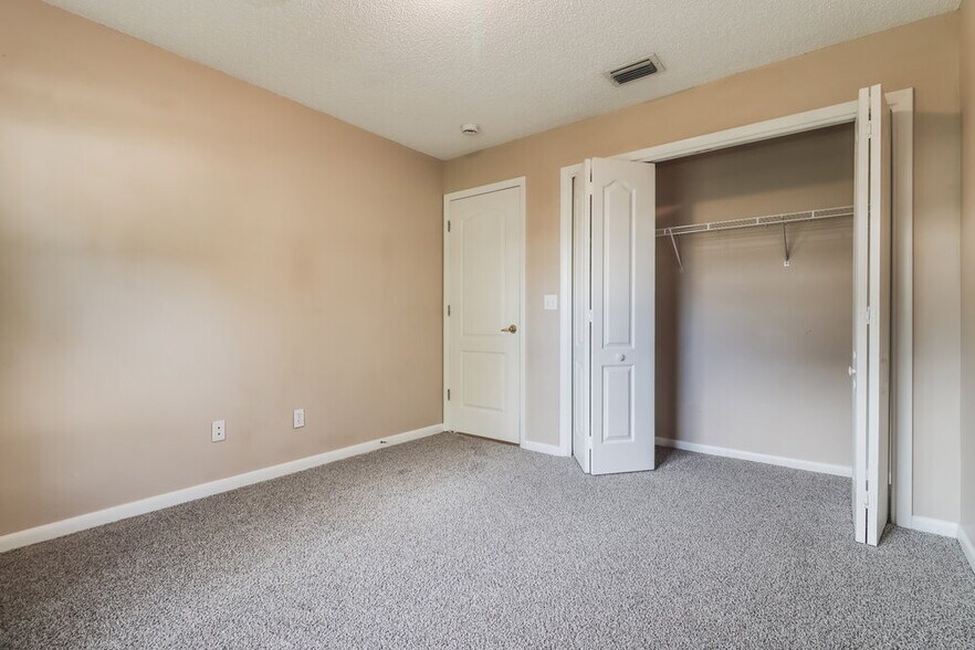 Building Photo - 1484 E Lake Woodlands Pkwy