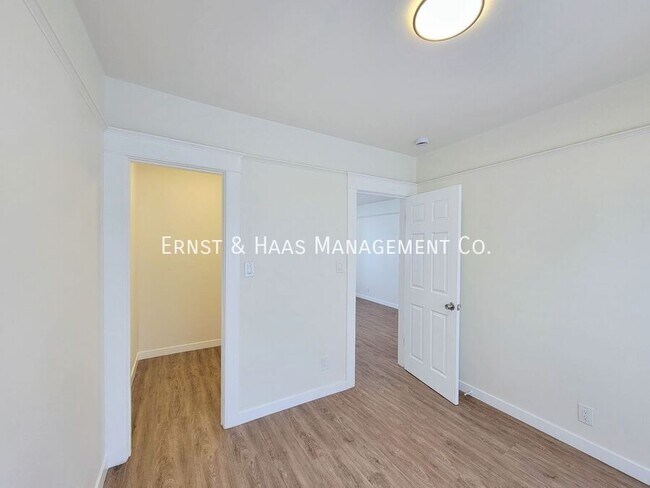 Building Photo - 154 E Eagle St