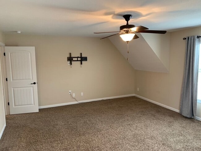 Building Photo - Maryville 37804 - 3 Bedroom, 2.5 Bath Home...