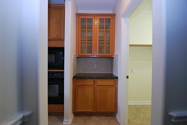Building Photo - 9106 Memorial Pines Way