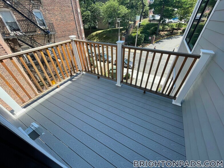 Building Photo - 104-106-106 Warren St