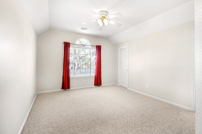 Building Photo - 803 Chisel Point Dr