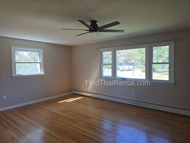 Building Photo - Available Immediately! Pet friendly, 2 car...