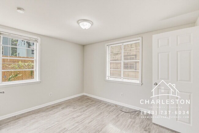 Building Photo - 1833-C Orangeburg St - **APPROVED APPLICATION - LEASE PENDING**