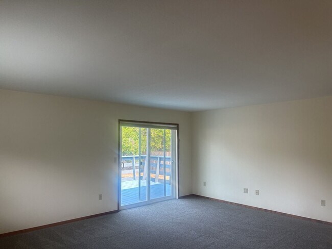 Building Photo - 2149 Woodcrest Ct