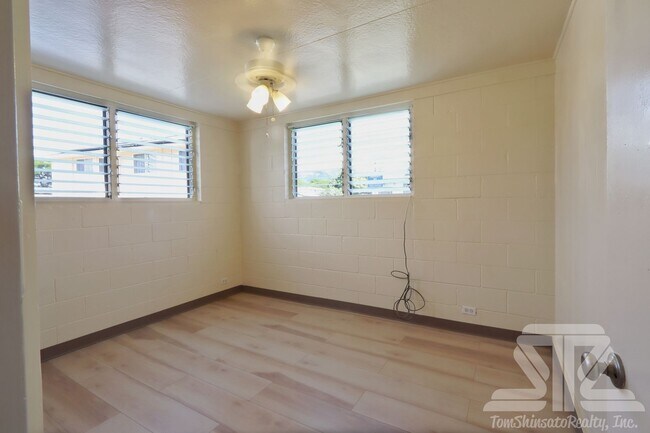 Building Photo - 1152