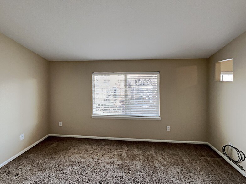 Building Photo - 3910 S Quatar St