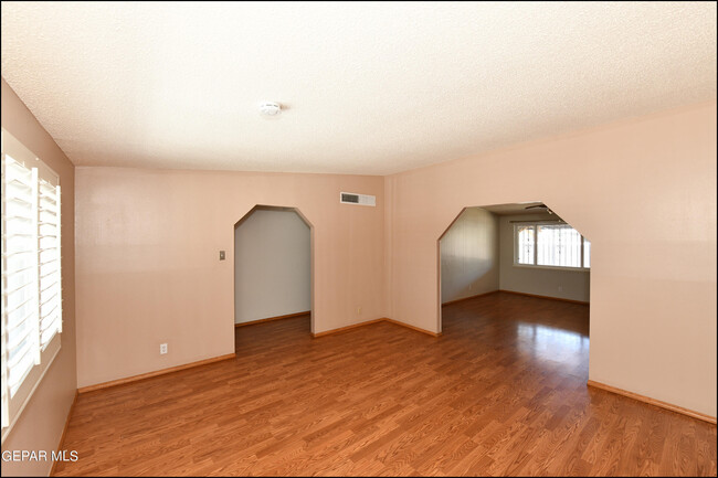 Building Photo - 4640 Larkspur Ct