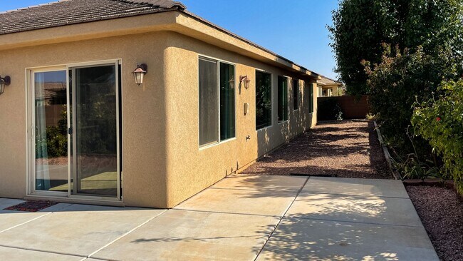 Building Photo - 4 Bedroom Treasure Valley Home Near Crimson High School