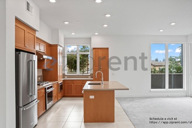 Building Photo - 308 Torrey Pine Terrace