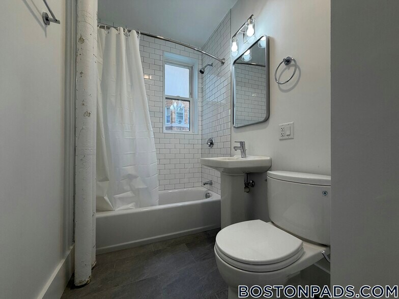 Building Photo - 475 Highland Ave