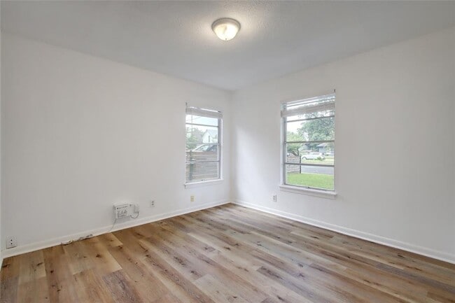 Building Photo - 1906 Morrow St