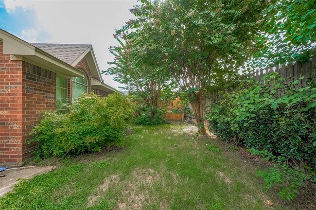 Building Photo - 8814 Fairbloom Ln