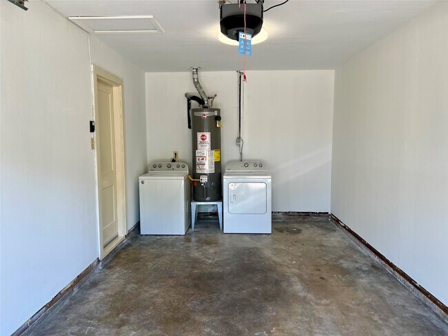 Building Photo - 4037 Woodfox St