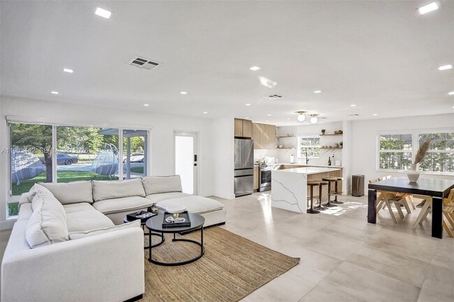 Building Photo - 1610 Polk St