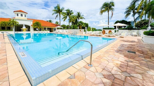 Building Photo - 20000 E Country Club Dr