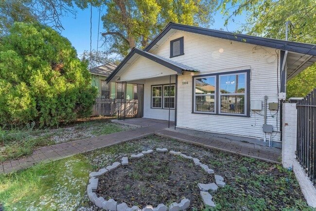 Building Photo - All Units Are Available With Brandnew Full Appliance Package