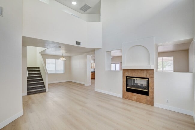 Building Photo - TOPAZ