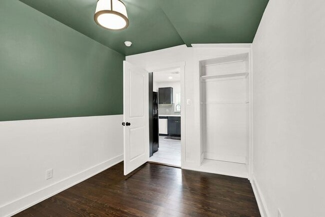 Building Photo - Move In Special! Lawn Care and Water Included! 3/1 Near TU!