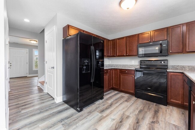 Building Photo - Available for the 2026-2027 lease term.