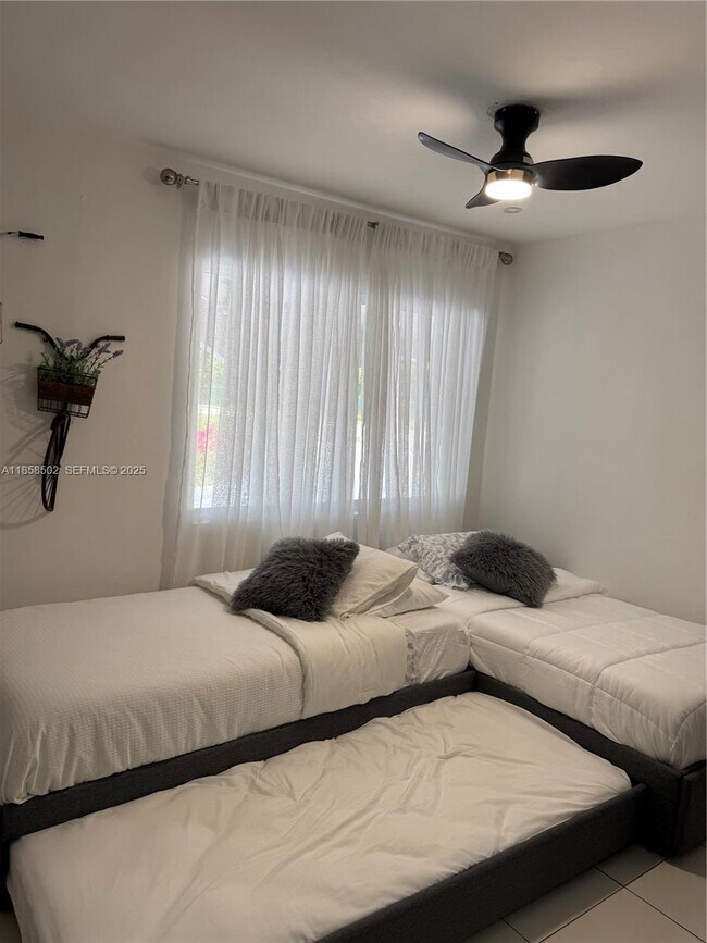 Building Photo - 1301 Grouper Dr