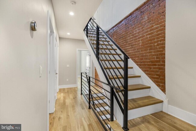 Building Photo - 912 Ellsworth St