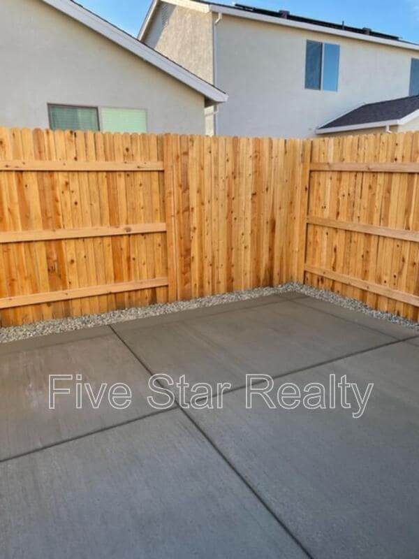 Building Photo - 5668 Cobbler Ln