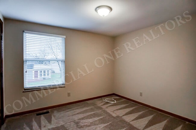 Building Photo - Beautiful 4 Bedroom Home near Mill Run