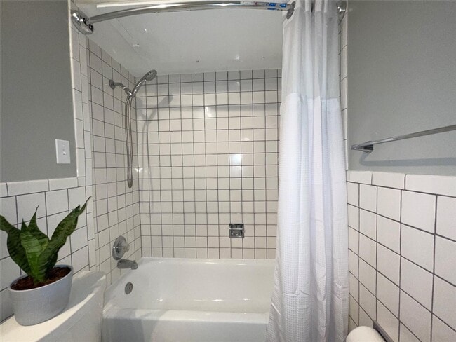 Building Photo - 2601 Bellefontaine St