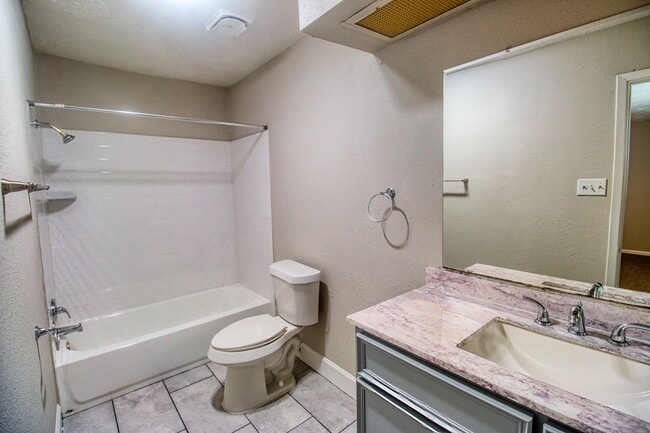 Building Photo - 6393 S Briar Bayou Dr