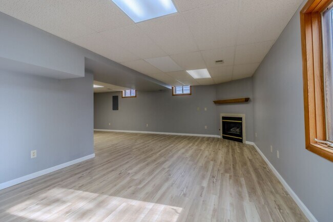 Building Photo - Bright, Beautiful, and Effortlessly Move-In Ready