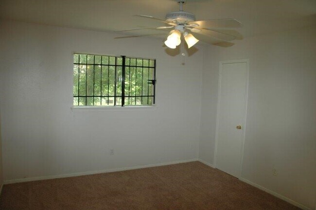 Building Photo - 3619 Kilkenny Dr