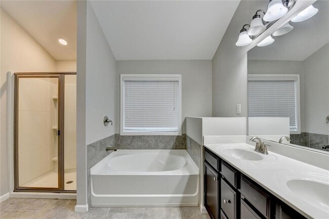 Building Photo - 7325 Heritage Oak Ct