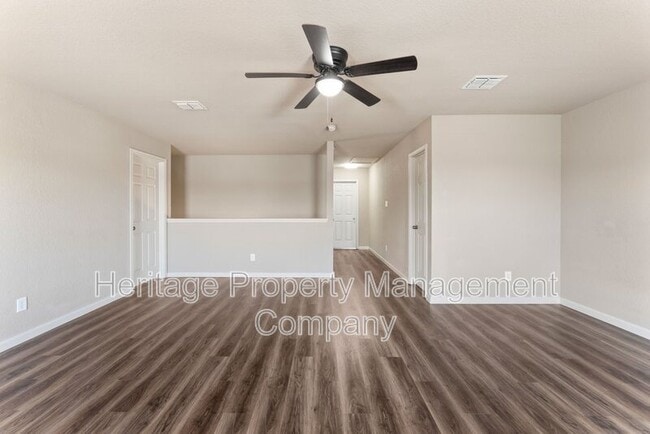 Building Photo - 5819 Providence Oak