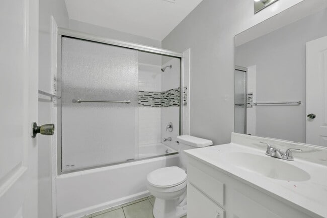 Building Photo - 1520 Hialeah Dr