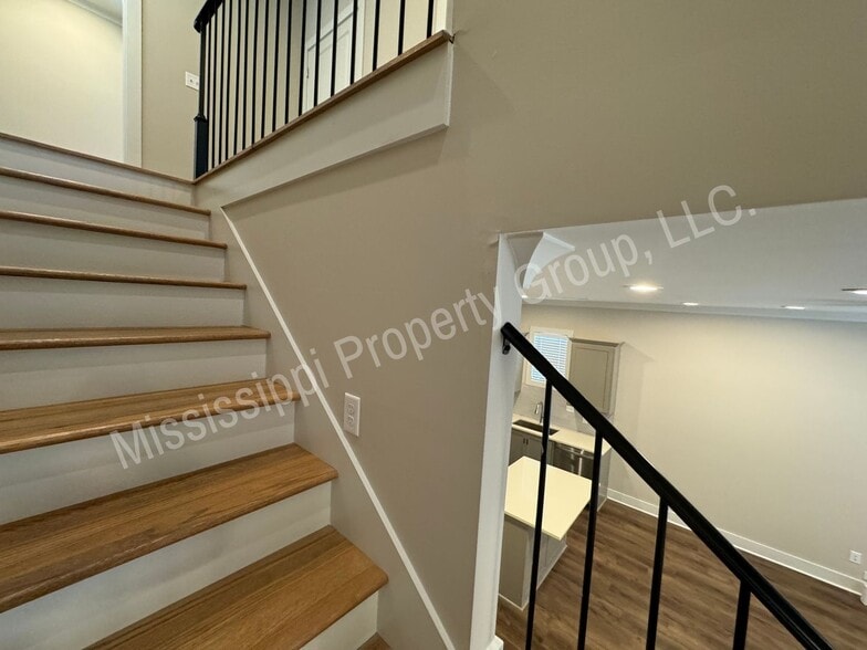 Building Photo - 1404 Pleasant Dr
