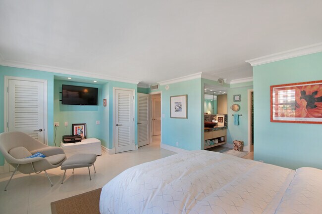 Building Photo - 613 Ocean Dr