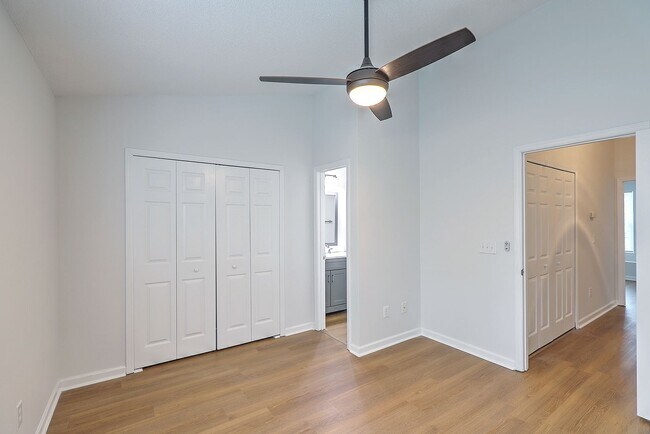 Building Photo - 8047 Shadow Oak Dr