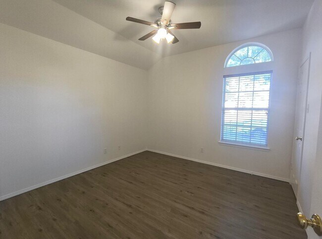Building Photo - 4301 Pinon Ridge Dr