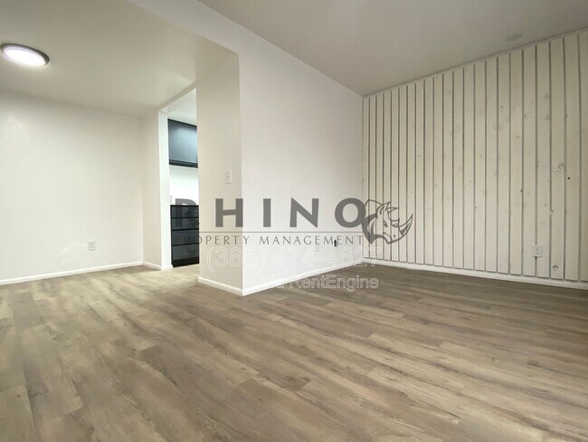 Building Photo - 120 E Utopia Ave